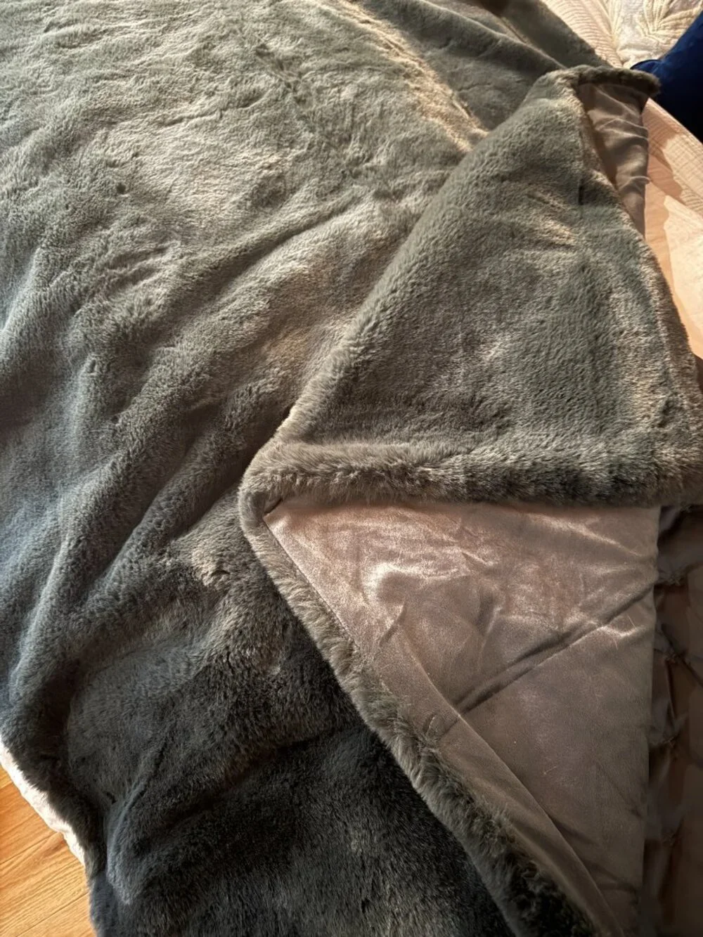 NWOT Quince Plush Faux Fur Throw Blanket - Charcoal Gray/ Slate